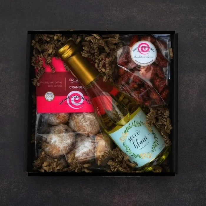 Alles Liebe gift box S (1x fairground almonds + 1x cranberry butter confectionery + 1x Secco Piccolo)