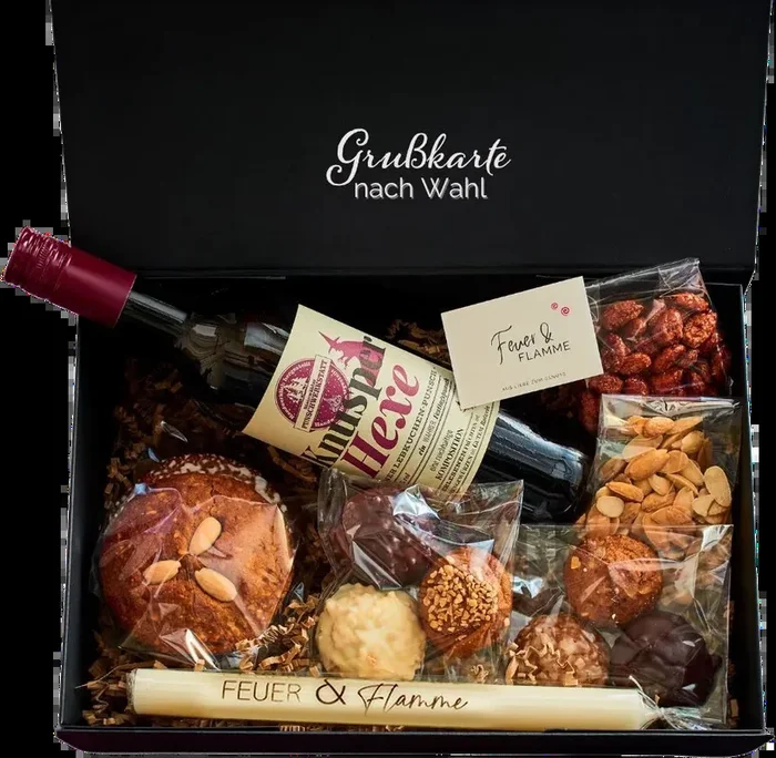 Feuer & Flamme gift box (9x gingerbread + 1x chili almonds + 1x sea salt almonds + 1x mulled punch + 1x candle)