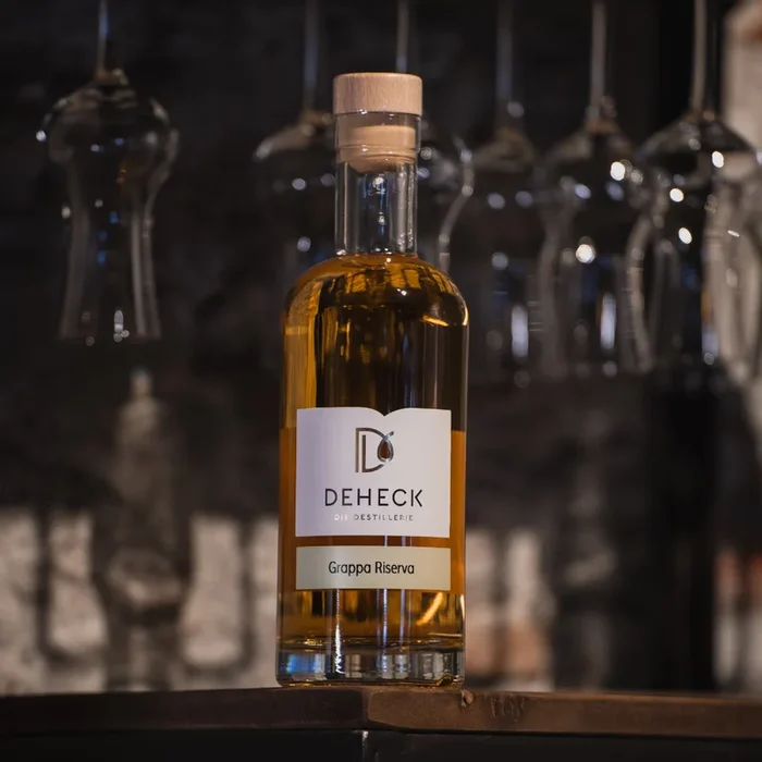 Grappa Riserva – im Fass gereift von der Destillerie Deheck