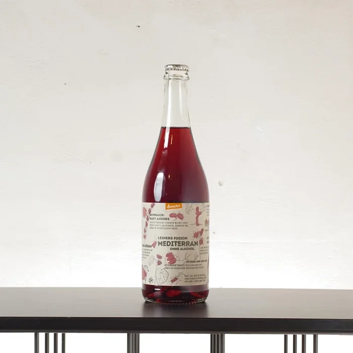 Infusion rot mediterran Traubensaft mit Rosmarin-Tee und Kohlensäure – Weingut Jürgen Leiner – 0,75l