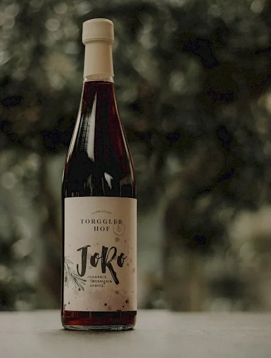 JoRo Spritz – Johannesbeer – Rosmarin – Sirup | Torggler Hof