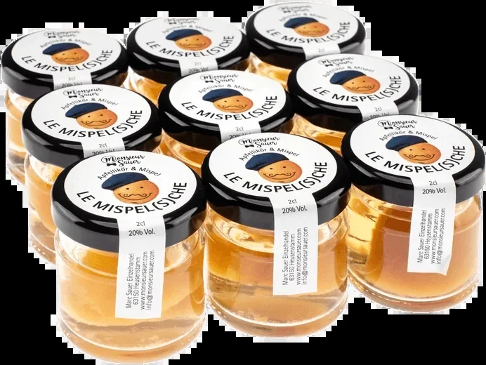 Le Mispel(s)che – apple liqueur with medlar fruit in a glass