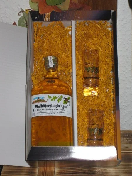 Maikäferflugbenzin im Geschenkkarton