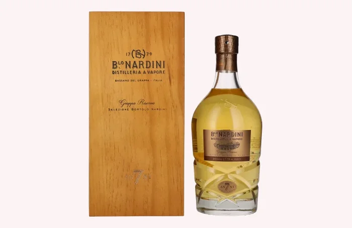 Nardini Grappa Riserva 7 ANNI 45% Vol. 0,7l in Holzkiste