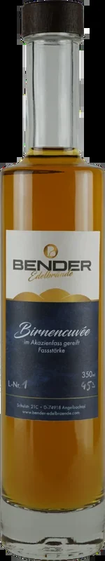 Pear cuvée in acacia barrels – barrel-aged pear brandy