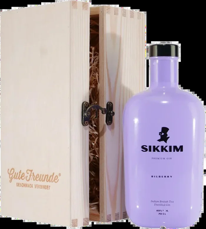 Sikkim Bilberry Gin with wooden gift box