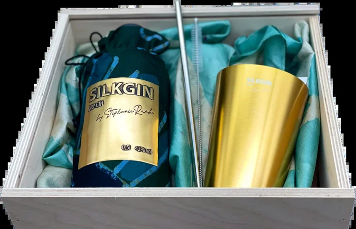 SILKGIN Geschenkbox (1x Gin + 1x Becher + 1x Trinkhalm + 2x Seidenschals)