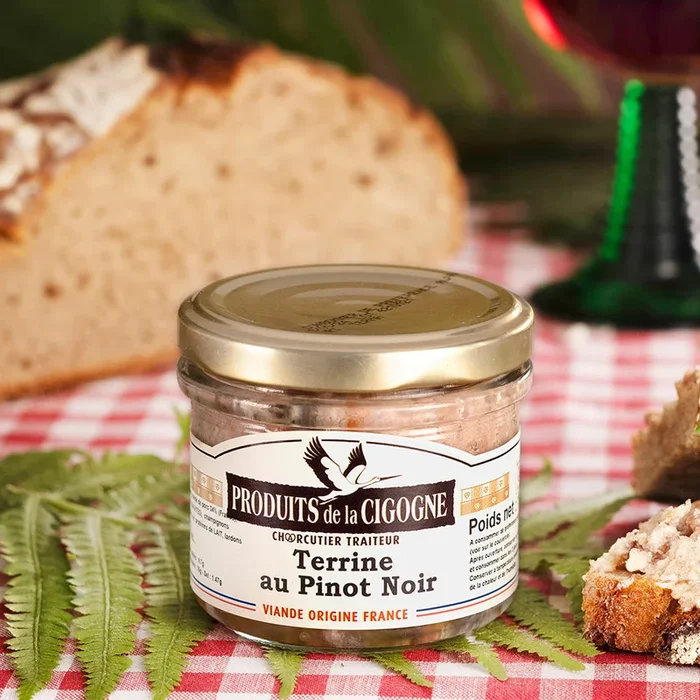 Terrine mit Elsässer Pinot Noir | Terrine von Produits de la Cigogne