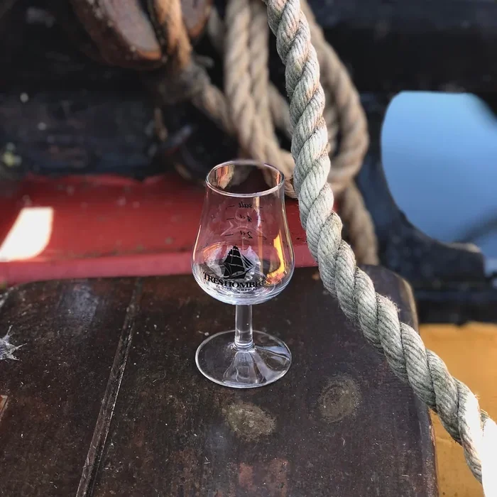 Tres Hombres Rum Glass (stemmed)