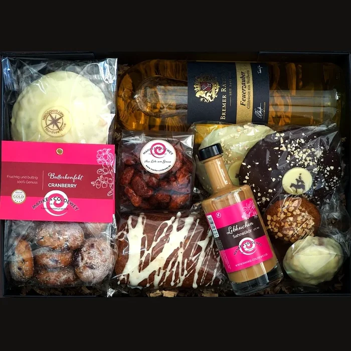 Winter dream from Bremen gift box (8x gingerbread + 1x cranberry butter confectionery + 1x mulled wine + 1x almonds + 1x mug)